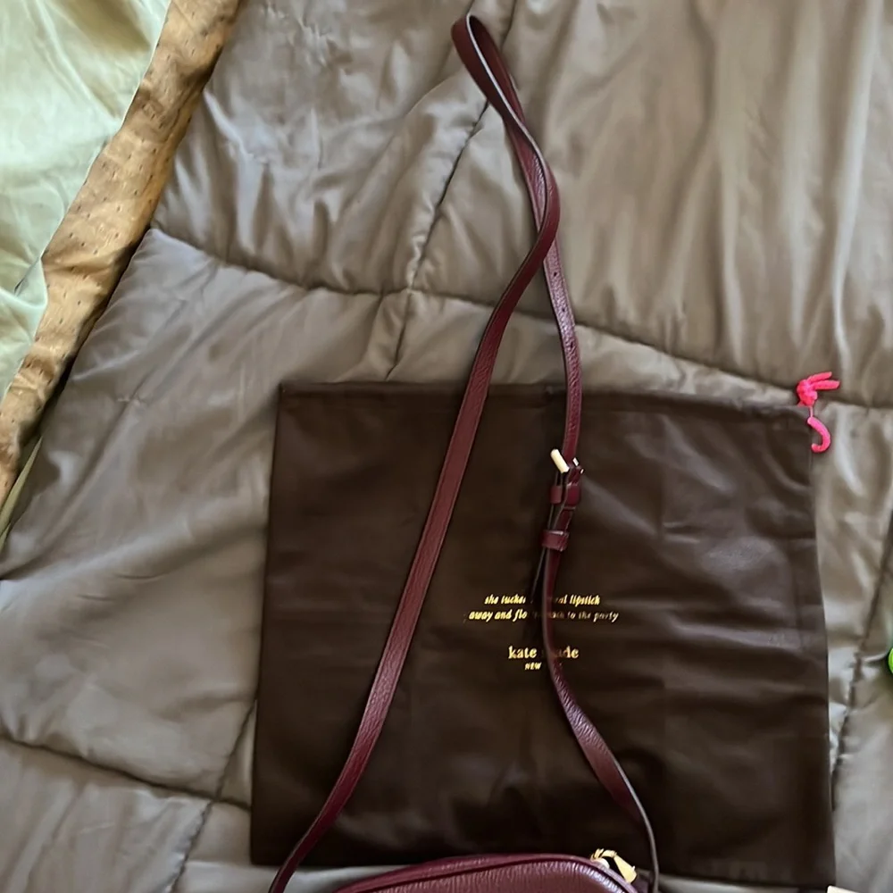 ♠️ KATE SPADE ♠️ Kourtney crossbody camera bag. Cranberry - Picture 7 of 7